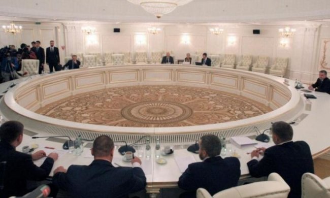 Минские переговоры: какие вопросы загнали боевиков в тупик
