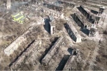 Маріуполь після обстрілів росіянами. Фото: скрін youtube