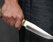Самогубець поранив копа, що рятував йому життя