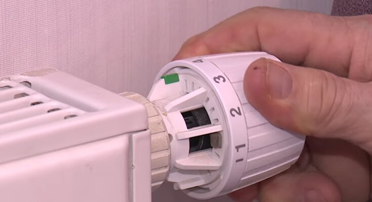 Батареї у квартирі, кадр з відео