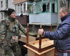 Режим тиші: мешканці Пісків нарешті потрапили до власних осель (фото)