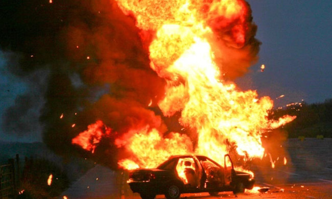 Під Києвом авто з дитиною злетіло у повітря: деталі НП