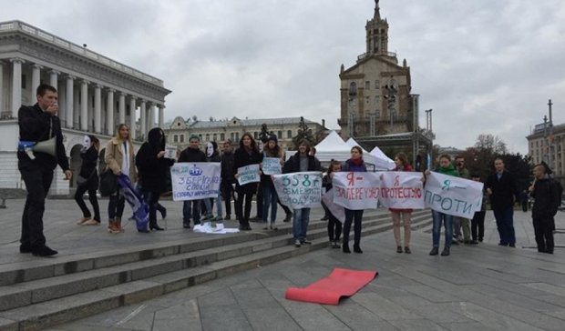 Активисты вышли на Майдан против закона о мирных протестах