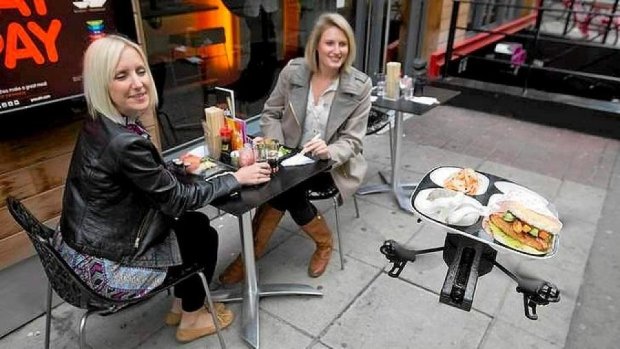 Офіціантів у ресторанах замінять дронами 