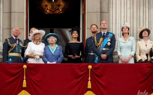 Крещение сына Кейт Миддлтон и принца Гарри: в сети появились официальные портреты королевской семьи 