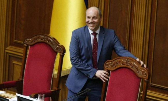 Парубій знайшов привід нагородити батька