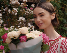 Лили Коллинз, кадр из сериала "Эмили в Париже"