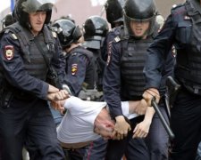 Відомого режисера схопили в Москві