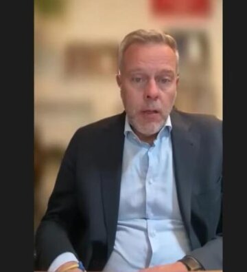 Адмірал Роб Бауер: фото скрін Ютуб