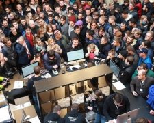 "Бідні" росіяни влаштували тисняву через новий iPhone
