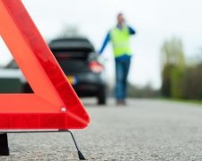 "Мерседес" вибухнув на Львівщині, є жертви