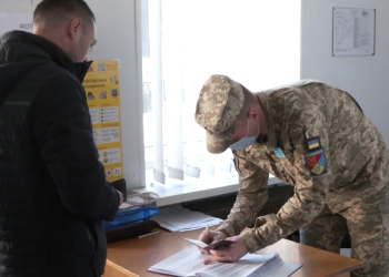 Служба за контрактом. Фото: скрін youtube