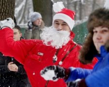 Три сотни киевлян собрались на снежный батл (фото, видео)