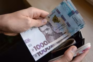 Украинцам выплатят по 10 тысяч финансовой помощи
