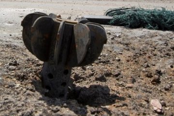 Грузовик с бойцами подорвался на фугасе, есть погибшие