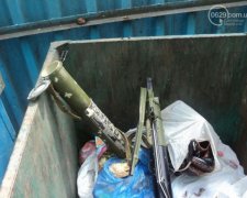 У Маріуполі знайшли гранатомети у сміттєвому баку