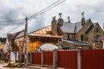 Як у фільмі жахів: особняк білоруського бізнесмена лякає перехожих