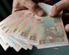 Пенсії українців знову оподаткують