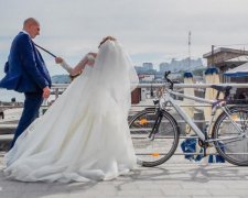 Одесити купаються і засмагають в розпал "Бабиного літа" (фото)