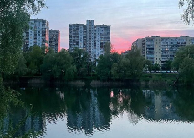 Захід сонця, літо, Київ, фото з соцмереж