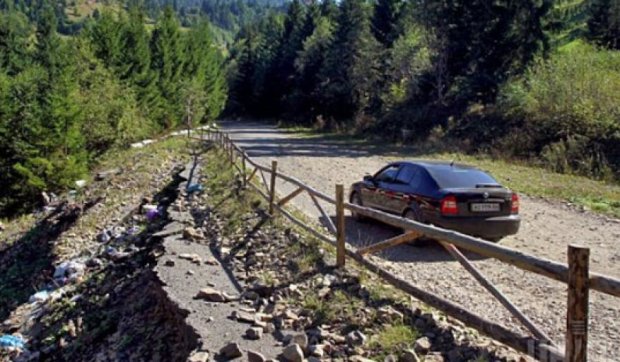 Синевирский перевал на Закарпатье превращается в «дорогу смерти» (фото) 