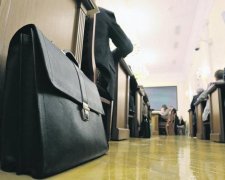 Чиновникам згодують чергову допомогу від ЄС