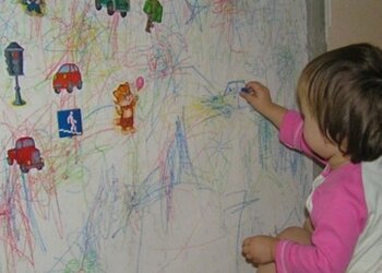 Дети разрисовали стены, фото из свободных источников
