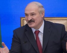 Всіх обманув: Лукашенко вперше з'явився на публіці після "інсульту"