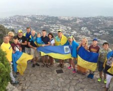 Воспоминания, пожелания и вера в лучшее: украинцы поздравляют с Днем Флага