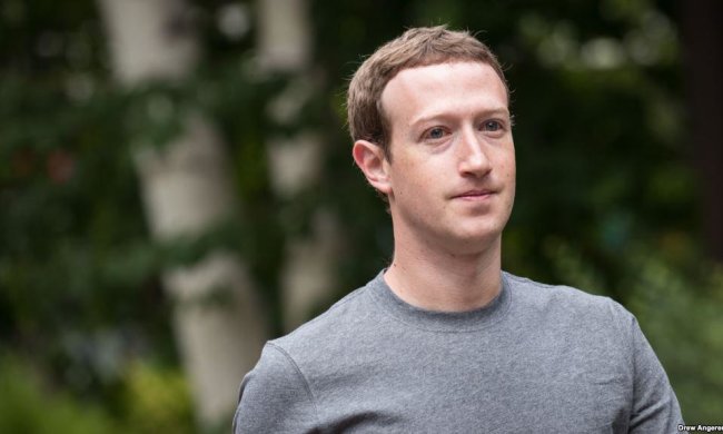 Взлом Facebook: Цукерберг навешал лапши на уши наивным пользователям