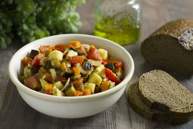 Овощное рагу из кабачков, баклажанов и картошки – рецепт