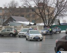 Справжнє пекло: батька і маленького сина зарізали у власній машині