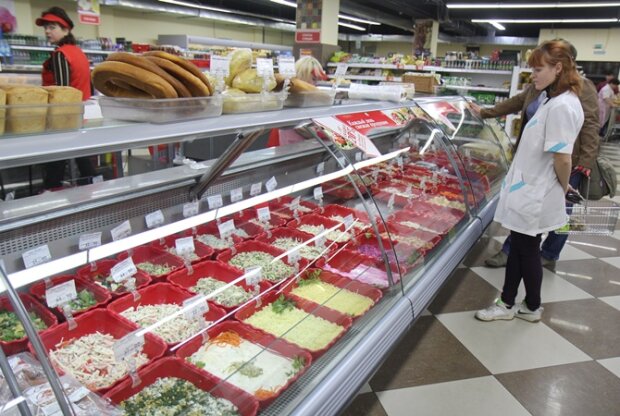 Киевский супермаркет впаривает покупателям мерзский "деликатес": "Печенья с экскрементами не желаете?"
