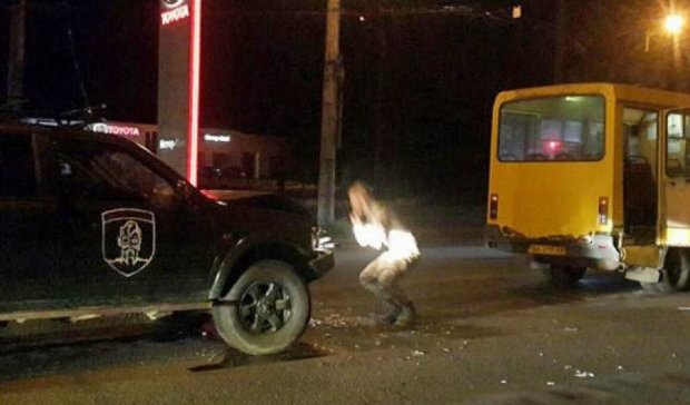ДТП в Кировограде: военный внедорожник врезался в маршрутку (фото)