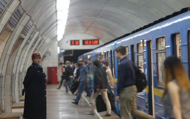 Не доехал: украинца смерть настигла прямо в метро