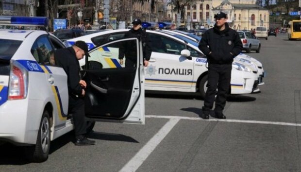 Нервная киевлянка бросилась под колеса внедорожника и подписала себе приговор, видео