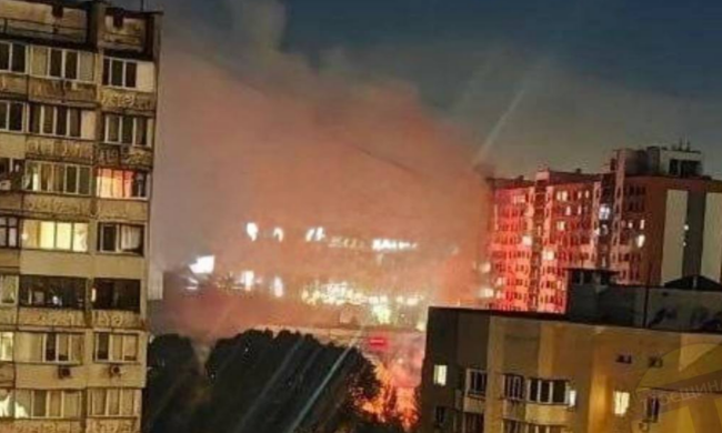 Нічна атака на Київ: горіли кафе в Солом'янському та склад в Оболонському районах