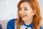 Дружина Степана Казаніна з "Кварталу 95" знайшла привід вдягнути сукню, "З виключною вірою у світле майбутнє"