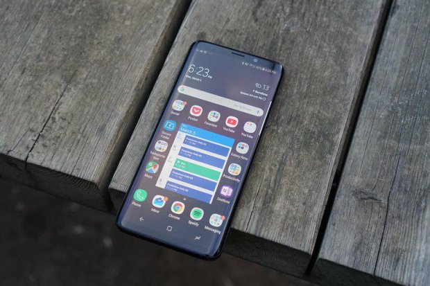 Samsung Galaxy S10 Lite з діркою в екрані засвітився у мережі