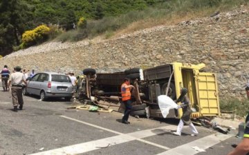 Автобус з українцями розбився в Європі, постраждали діти
