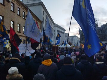 Мітинг на підтримку Петра Порошенка в центрі Києва, фото Знай.ua