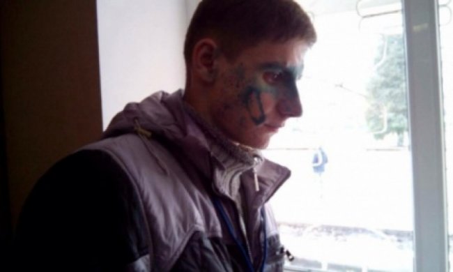 Учасників екзит-полів обливають зеленкою в Кременчуці (фото, відео)