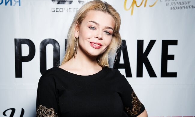 Гросу поразила вечеринку нарядом монахини: "С детства меня приучили молиться"