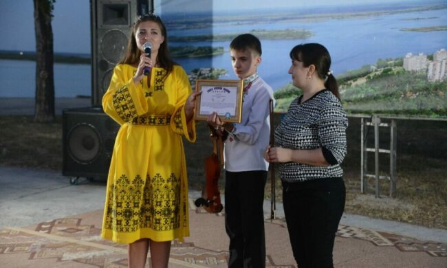 Маленький українець увірвався до Книги рекордів неймовірними здібностями: "Десять музичних інструментів"