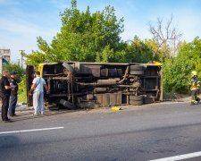 Смертельное ДТП с автобусом: украинскую трассу залило кровью, "скорые" забирают людей