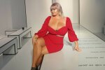 "Инопланетяне" заинтересовались Милой Кузнецовой с бюстом 15-го размера: так и кружат вокруг