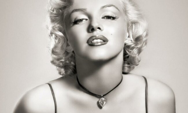 Наряд первой блондинки мира уйдет с молотка