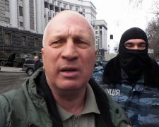 Російський журналіст провокував Віру Савченко під час суду (відео)