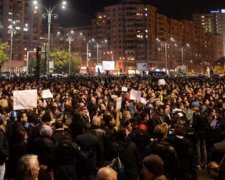 Столицю Румунії охопили масові акції протесту