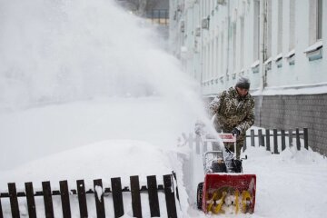 Уборка снега, фото: unian